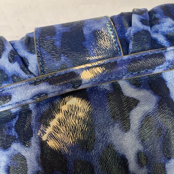 Guess clutch purse - Picture 2 of 5